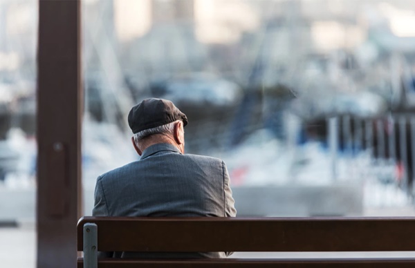 Người già cô đơn: Thấu hiểu, vượt qua nỗi buồn cùng viết sách hồi ký
